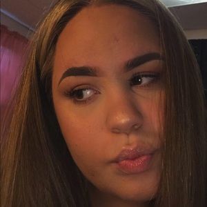 Meet your Posher, Alicia